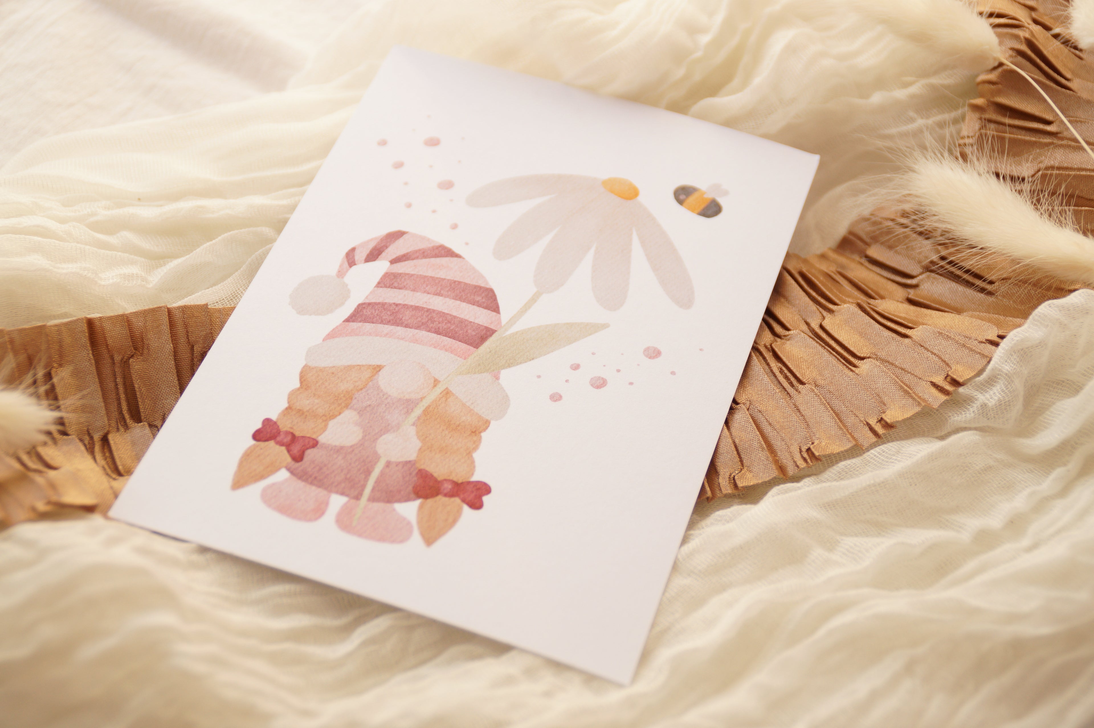 Postkarte "Wichtel mit Blume"
