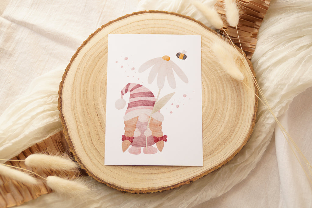 Postkarte "Wichtel mit Blume"