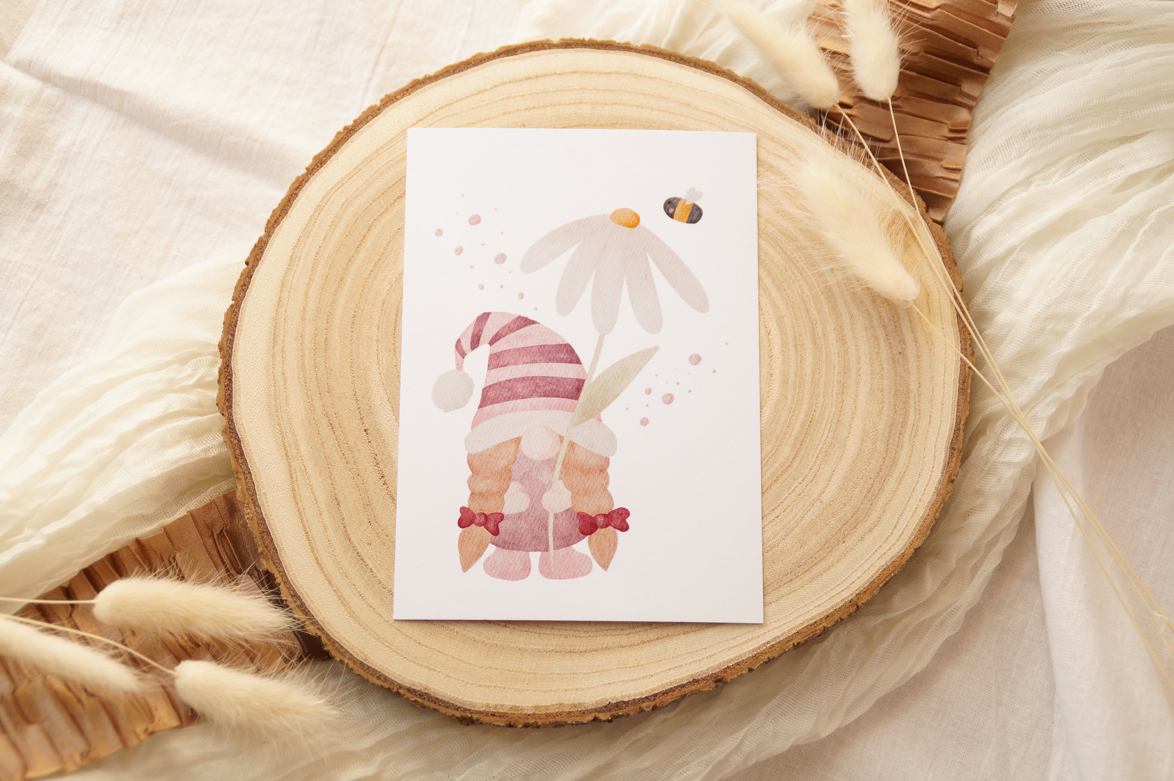 Postkarte "Wichtel mit Blume"