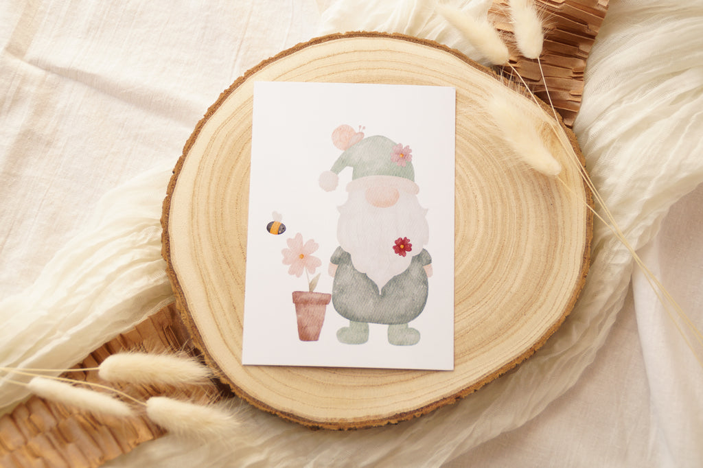 Postkarte "Wichtel mit Schnecke"