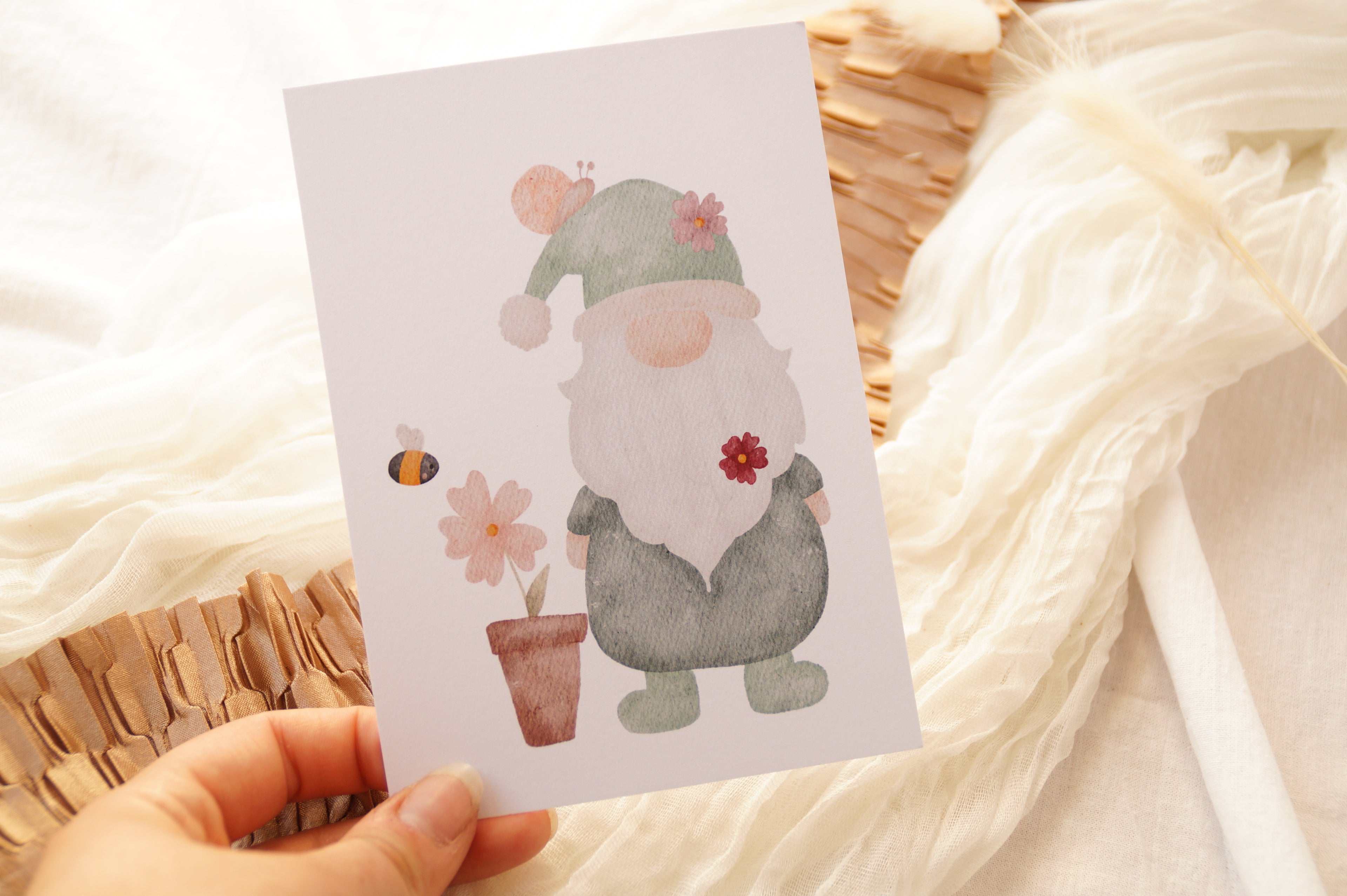 Postkarte "Wichtel mit Schnecke"