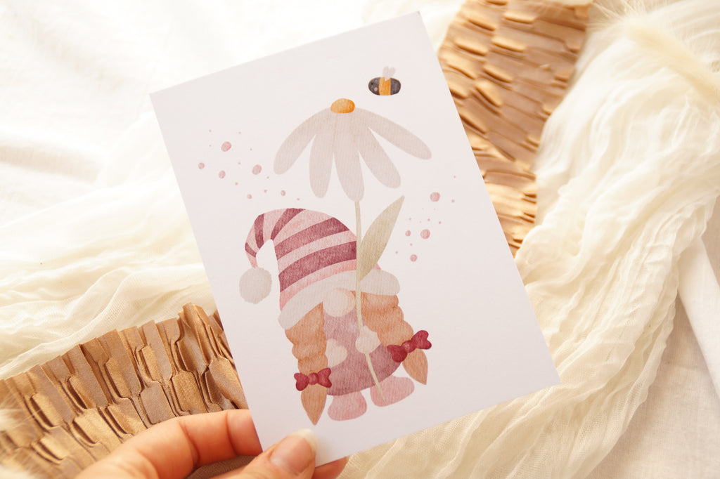 Postkarte "Wichtel mit Blume"