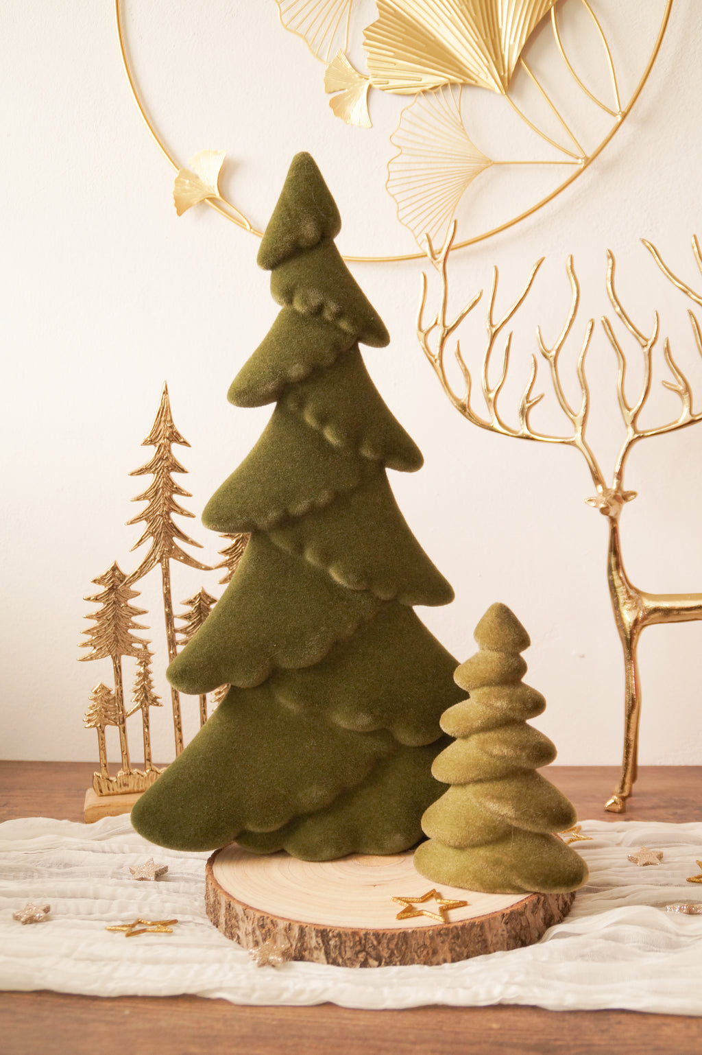 Tannenbaum beflockt in Grün