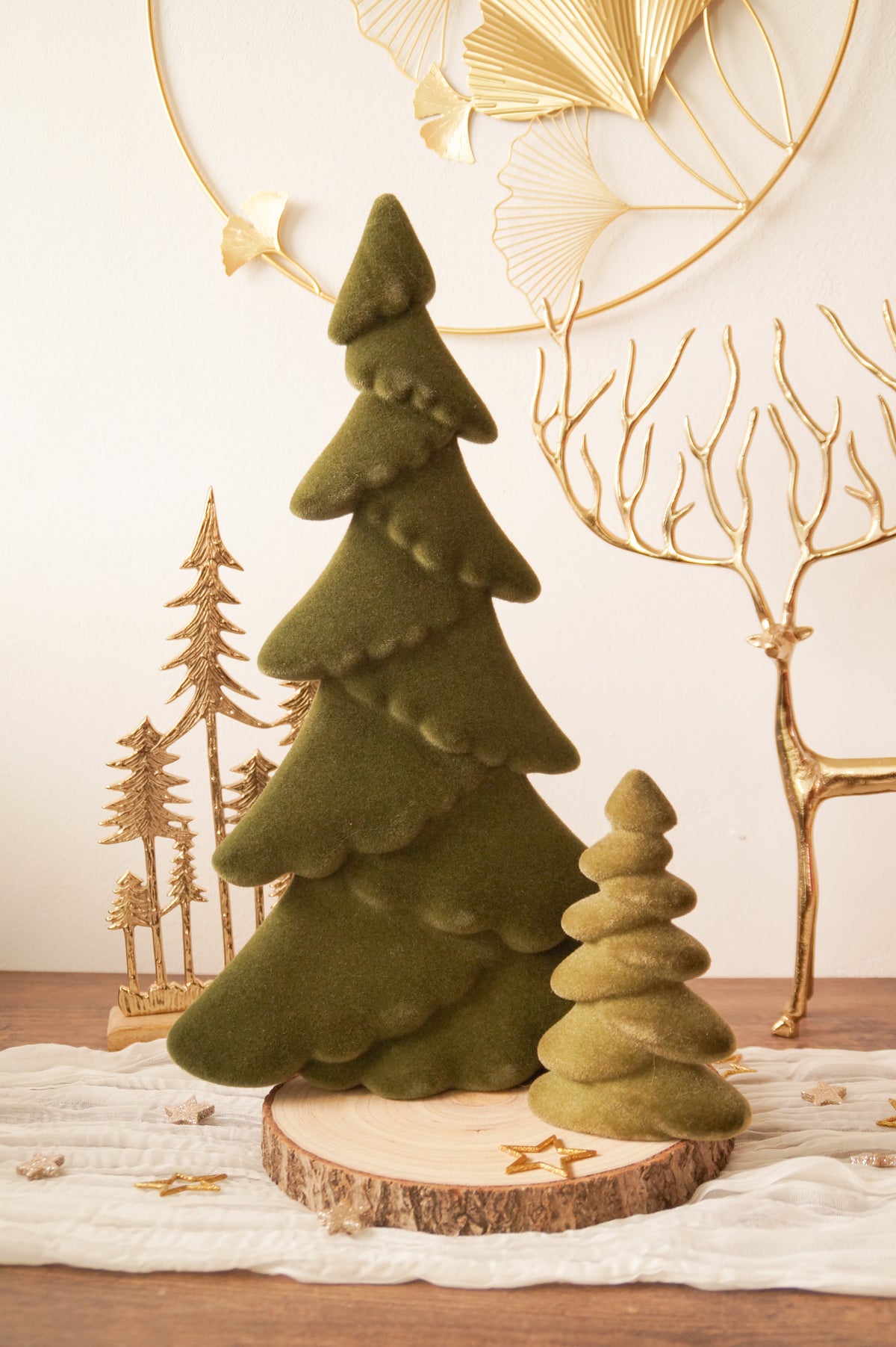 Tannenbaum beflockt in Grün
