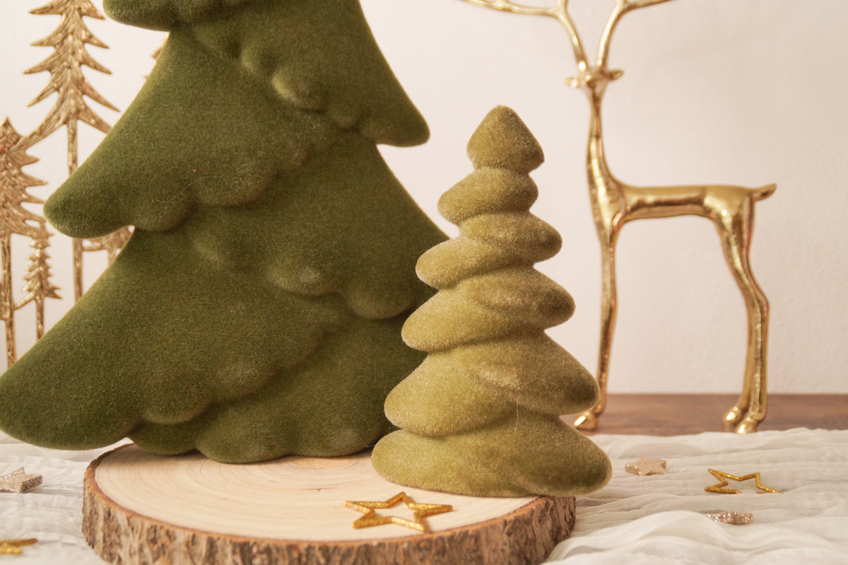 Tannenbaum beflockt in Grün