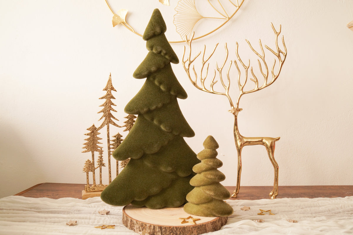 Tannenbaum beflockt in Grün