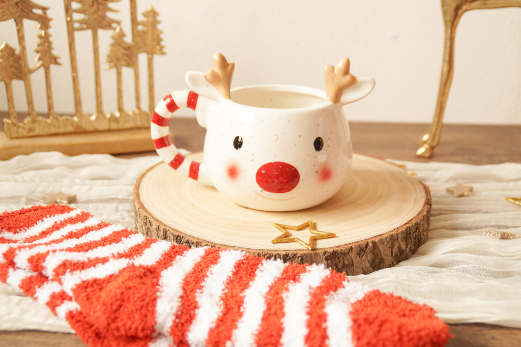 Weihnachtstasse Rentier weiß mit Kuschelsocken – Geschenkset